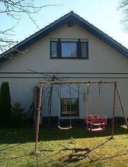 Wohnhaus mit 2 Garagen und PKW-Stellplatz in Loßburg - Betzweiler! - Loßburg