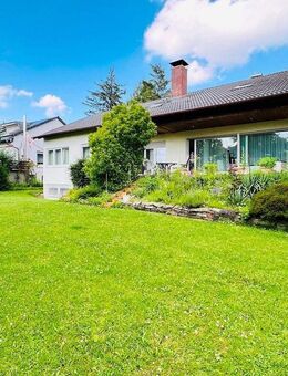 Freistehendes Einfamilienhaus auf großzügigem Grundstück in bester Lage von Frankfurt-Nieder Erlenbach - Frankfurt (Main)