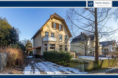Jugendstilvilla mit 2 Wohnungen, mehreren Balkonen & Carport in begehrter Wohnlage