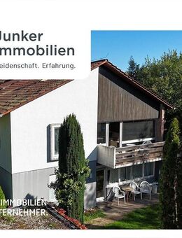 Waldenbuch: Freistehendes Einfamilienhaus mit Einliegerwohnung, Garten und Außenpool - Waldenbuch