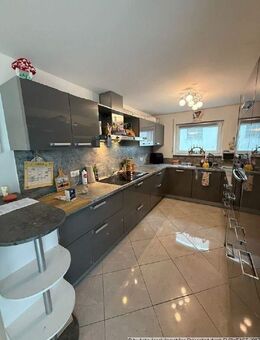 Großzügige 4,5 Zimmer-Erdgeschoss- Wohnung mit sonniger Terrasse und Garten in Denkendorf - Denkendorf (Baden-Württemberg)