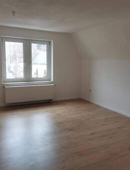 Großzügige 2-Raum-Wohnung, hell+freundlich, 2.OG ca. 71 m² - Auerbach (Erzgebirge)