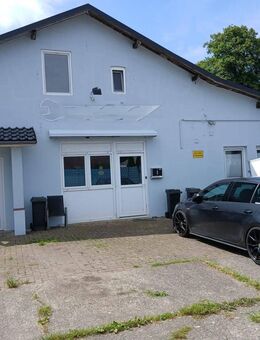 Wohn- & Gewerbeimmobilie mit Herz und Perspektive - Wohnhaus mit 5 Einheiten & Autowerkstatt . - Langen (Landkreis Cuxhaven)