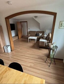 Charmante 4-Zimmer-DG-Wohnung in gepflegtem Wohn- und Geschäftshaus - Zell (Harmersbach)