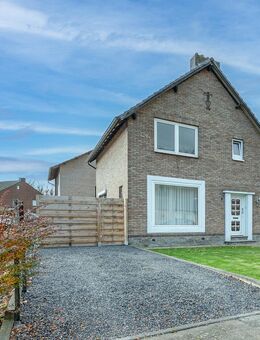 Modern renoviert! Freistehendes Einfamilienhaus in grenznaher Lage von Selfkant-Süsterseel! - Selfkant