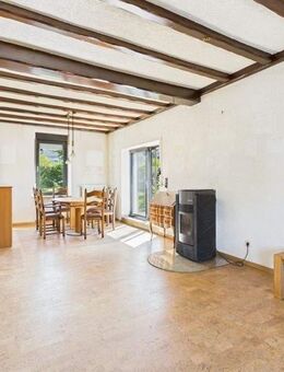 BECKINGEN: WOHNHAUS MIT SCHÖNEM GARTEN UND GARAGE IN ZENTRALER LAGE! - Beckingen