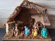 Weihnachtskrippe mit 8 Krippenfiguren 32 cm x 24,5 cm x 16 cm - Mudersbach