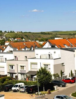 Neuwertiges Reiheneckhaus mit 4,5 Zimmern, Garten & Traum-Blick auf die Weinberge in Kirchheim am N! - Kirchheim (Neckar)