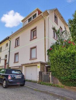 Freie 3-Zi.-Wohnung mit 1-Zi-Apartment und ausgebautem Hobbyraum im Dachgeschoss eines 2-Familienhauses - Baden-Baden