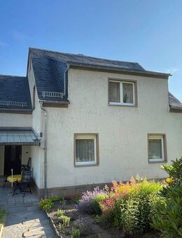 Schönes ruhiges Einfamilienhaus mit Aussicht auf großem Grundstück - Reinsdorf (Sachsen)