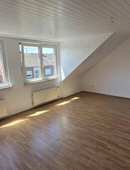 renovierte 2,5 Zimmer- Dachgeschoss-Wohnung - Dinslaken