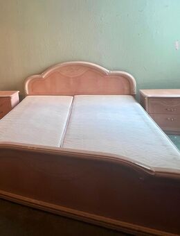 Bett / Bettegestellt mit Matratzen - Rosa Antik - Berlin Neukölln