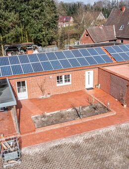 Moderner Bungalow mit PV-Anlage, Doppelcarport, Garage, Anbau und Gartenteich auf großem Grundstück - Lindern (Oldenburg)