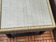 Rattan Balkontisch mit Glasplatte ca 1 Jahr alt - Frankfurt (Main) Westend-Nord