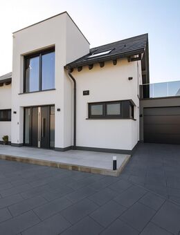 Familienidyll am Feldrand: KfW-40+ Traumhaus mit großem Südwest-Garten und Einliegerwohnung - Nörvenich