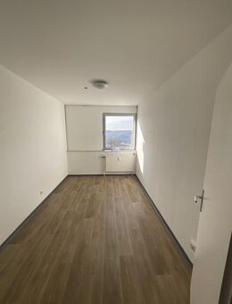 Helle und großzügige 3-Zimmer-Wohnung mit Balkon! - Kreuztal