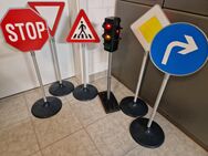 Verkehrszeichen und Ampel (Kinderspielzeug) - Essen