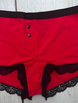 Höschen von Hunkemöller Gr. 38 rot mit schwarzer Spitze - Kassel