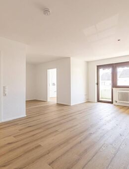 Modernisierte 4,5-Zimmer-Wohnung mit 2 Balkonen und 1 Garage in Oberderdingen - Oberderdingen