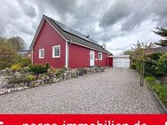 Skandinavischer Stil an der dänischen Grenze - Holzhaus mit PV-Anlage - Niebüll