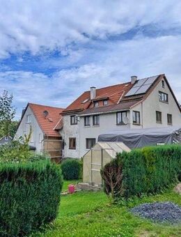 Großes Einfamilienhaus mit Garagen und Carport in Waffenrod. - Schleusegrund