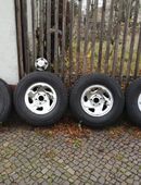 Dodge Ram 1500 Winterreifen Komplettsatz mit Felgen und Radkappen verchromt in 54636