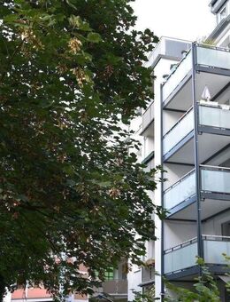 Frei ab 15.03.2026 und ein großer Südbalkon! Helle 3,5-Zimmer-Wohnung im 2.Stock, zentrale aber ruhige Lage in Rennweg - Nürnberg