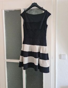 Kleid mit rückenausschnitt schwarz Größe MKleid mit rückenausschnitt schwarz Größe M - Berlin