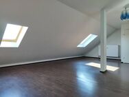 Helle Maisonette-Wohnung mit 3 Zimmern ohne Schrägen, 2 Bädern und einem großzügigem Dachstudio - Euskirchen