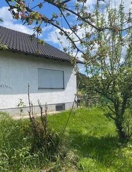 Bungalow mit Ausbaureserve und herrlichem Blick in Essinger Ortsrandlage - Essing