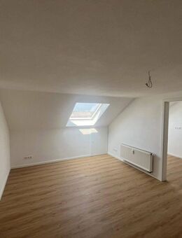 Erstbezug nach Sanierung: 4 Zimmer DG-Wohnung in Vöhringen - Vöhringen (Bayern)