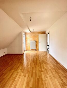 Vermietete 2-Zimmer-Dachgeschosswohnung mit Aufzug und Stellplatz in Dresden-Laubegast - Dresden