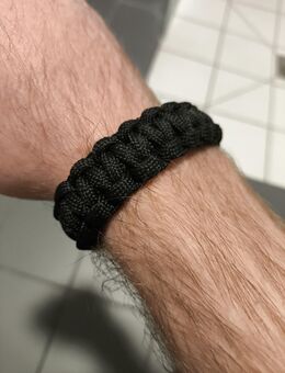 Handgemachte Paracord Armbänder in Schwarz - Dingolfing