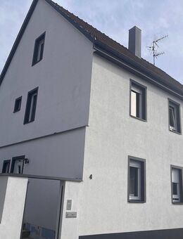 Großes Einfamilienhaus freistehend mit Terrasse und Garten - Donzdorf