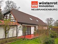 AUCH FÜR ZWEI FAMILIEN: WOHNHAUS MIT DACHTERRASSE + EINBAUKÜCHE + KAMINOFEN+ GARAGE + DOPPELCARPORT - Dobbertin