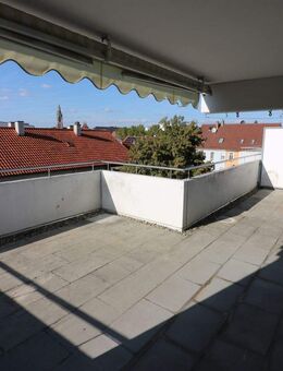 "Kleines Penthouse" 2-Zimmerwohnung mit großer Dachterrasse, zentrumsnah - Reutlingen
