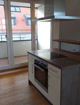 Nürnberg Altstadt: moderne 3-Zimmer DG-Wohnung mit Dachloggia, große Dachgauben, Einbauküche, Kochinsel, Parkett, Aufzug - Nürnberg