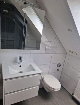 Moderne, großzügige 5,5-Zimmer-DG-Wohnung mit Einbauküche und Balkon in ruhiger Lage - Mögglingen