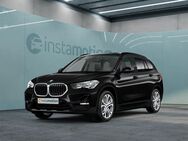 BMW X1, xDrive25e Sport Line Panodach Sitze El, Jahr 2020 - München