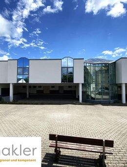 PREISREDUZIERT-Großzügige und guterhaltene Gewerbeimmobilie Nähe Hofer Stadtzentrum - Hof