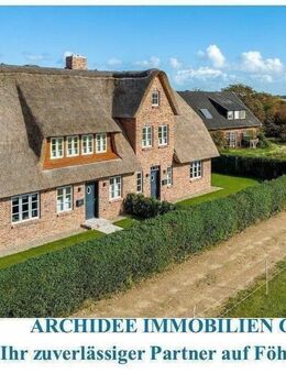 *Natur pur- Reetdachhaushälften in idyllischer Umgebung* - Dunsum