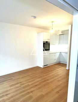 Sonnige Hofwohnung mit Balkon im historischen Zentrum. - Berlin