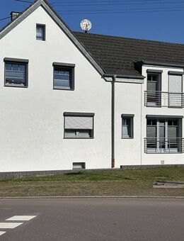 Modernes Wohnhaus mit 2 WE; direkt am Waldrand gelegen; provisionsfrei; verfügbar ab Ende 2026 - Herforst