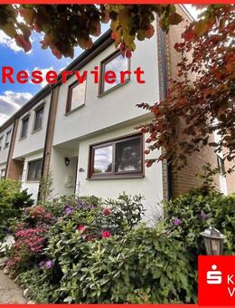ZURZEIT RESERVIERT: Attraktives Reihenendhaus mit eigenem Garten! - Oyten