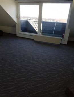 42551 Velbert Apartement neuer Teppichboden EBK Balkon schöner Ausblick - Velbert