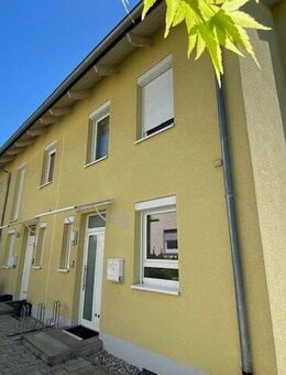 Hochwertig ausgestattetes Reihenendhaus in zentraler und absolut ruhiger Lage von Durmersheim! - Durmersheim