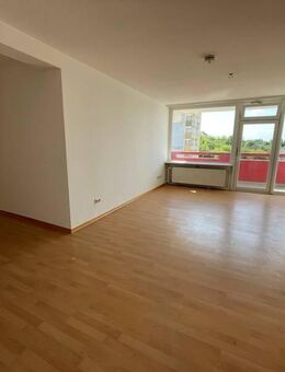 Helle 3-Zimmerwohnung mit Balkon - Langen (Hessen)