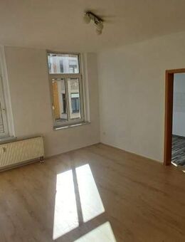 Objekt-Nr.: 13424 - Schöne bezugsfreie 2-Zimmer-ETW im 2. OG mit Wanne und Abstellraum zentrumsnah in Plauen - Plauen