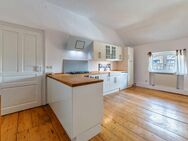 HISTORIC BUILDING WITH CHARM & URBAN VIBES !!! Exclusive Maisonette with Distinctive Appeal - Wiesbaden