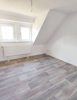 BALD VERFÜGBAR: Gemütlich 2-Zimmer Wohnung im Dachgeschoss! - Lauenförde